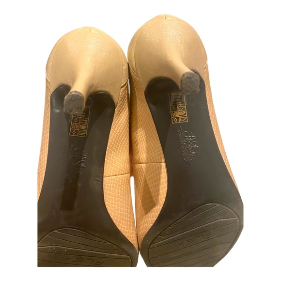 Lifestride comfort vegan nude peep toe heels. Sz 8 - Picture 6 of 16